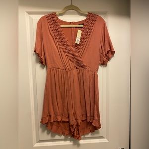 NWT Size M Francesca’s Pink Romper